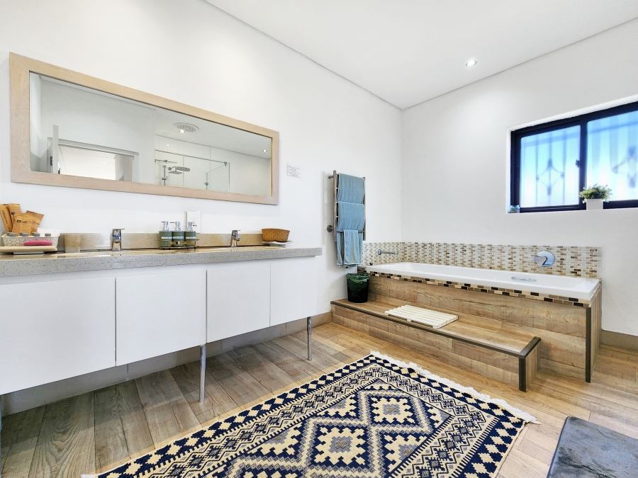 To Let 7 Bedroom Property for Rent in Camps Bay Western Cape